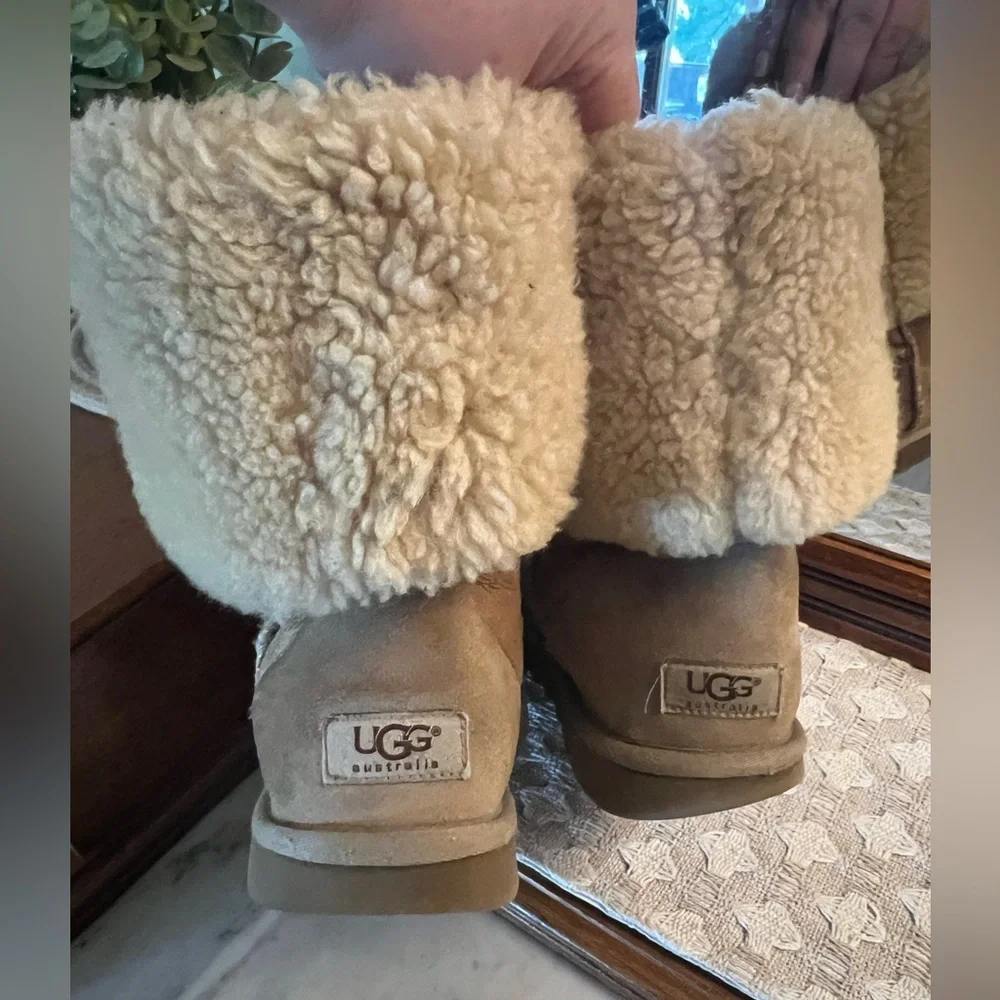 UGG‎ Classic Tall II Fur Lined Sheepskin Suede Winter Boots Tan Women's Size 8